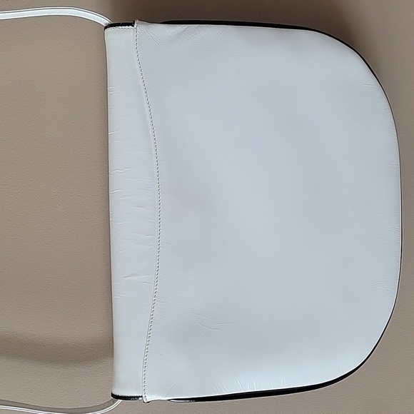 🌟Host Pick🌟Bally Vintage White Leather Crossbody with Black Bow and Black Trim - Picture 3 of 11